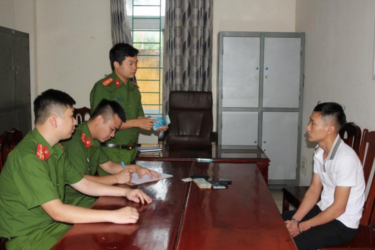 Cơ quan điều tra lấy lời khai đối tượng