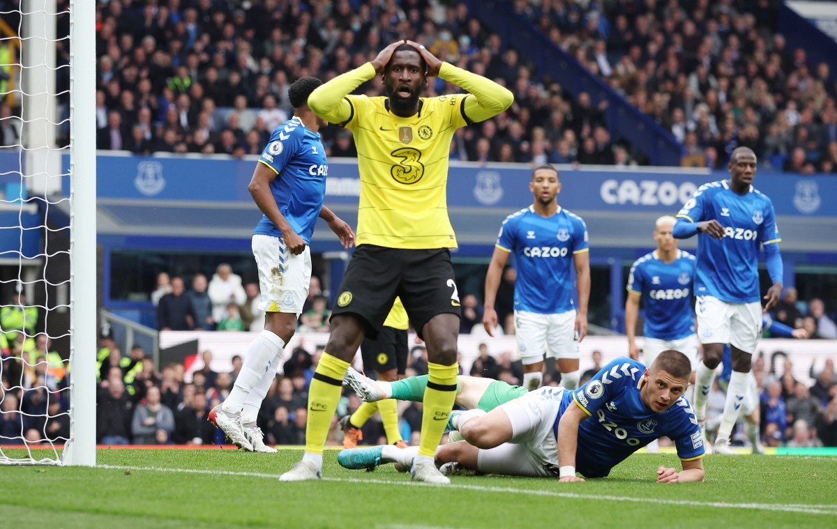 Rudiger suýt gỡ hoà cho Chelsea. (Ảnh: Reuters)