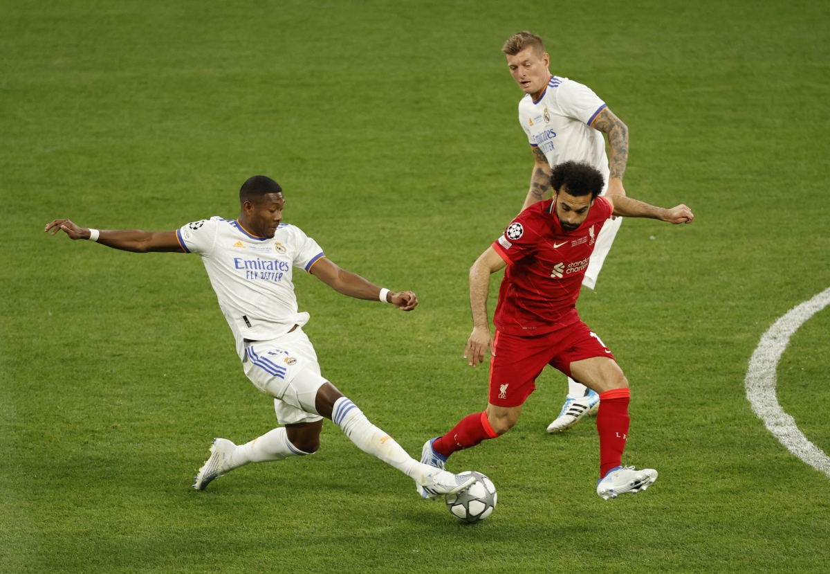 Real Madrid chơi lùi sâu, chủ động phòng ngự phản công (Ảnh: Reuters).