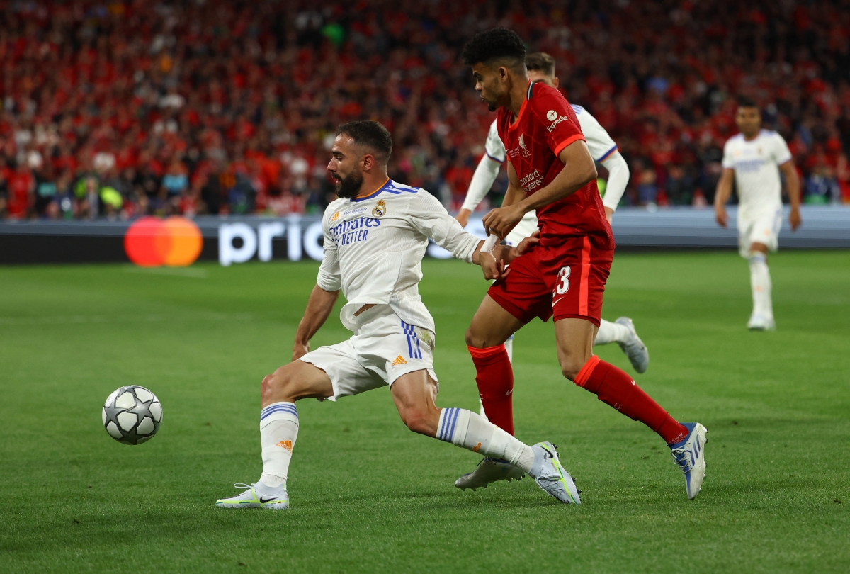 Liverpool đang tạo ra sức ép tương đối lớn lên phần sân của Real Madrid (Ảnh: Reuters).