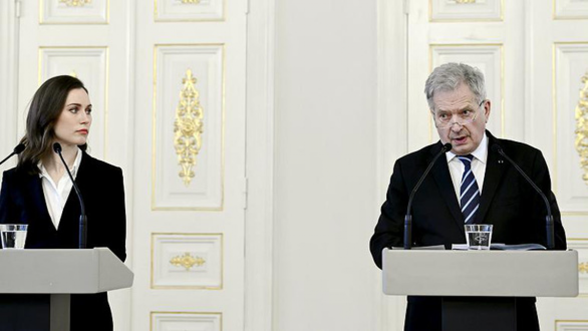 Tổng thống Phần Lan Sauli Niinisto (phải) và Thủ tướng Sanna Marin (trái). Ảnh: Getty Images