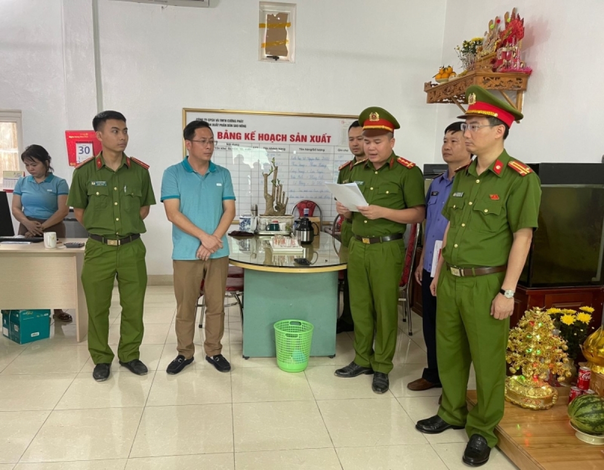 Công an thành phố Thanh Hóa thi hành Quyết định khởi tố vụ án, khởi tố bị can đối với Hoàng Văn Cường.