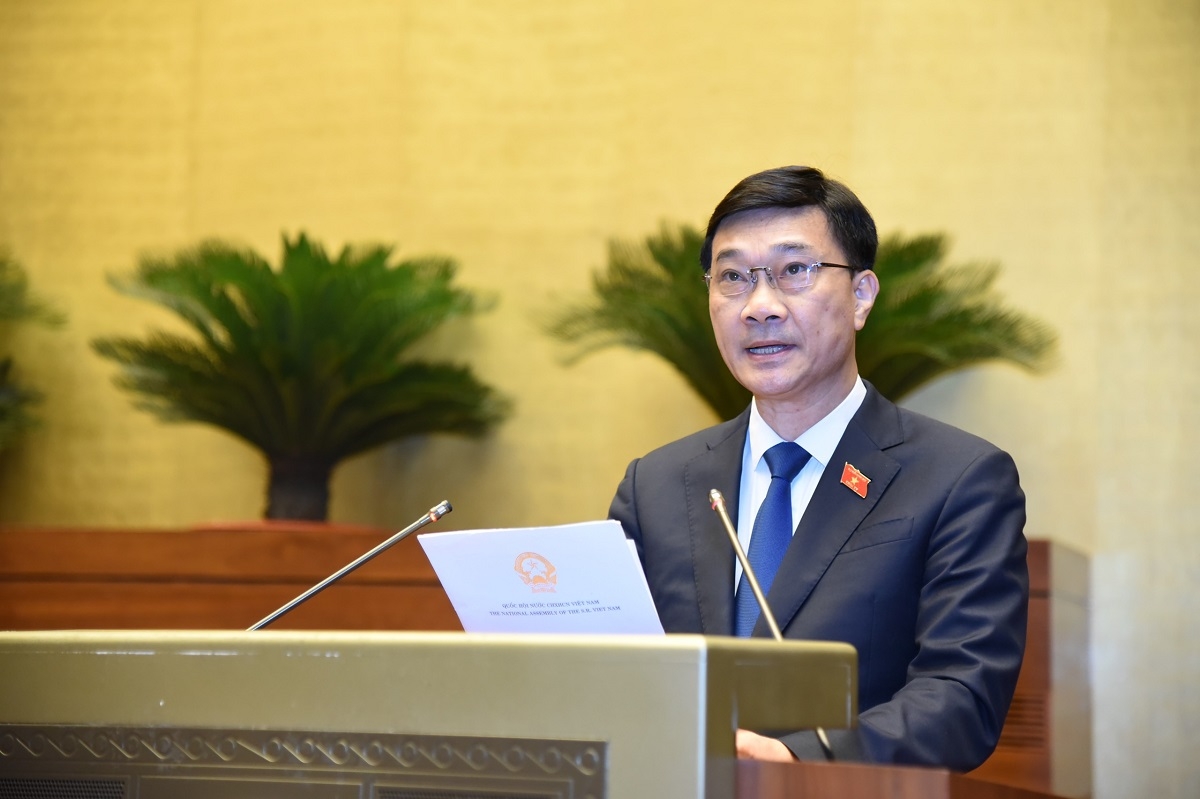 Chủ nhiệm Ủy ban Kinh tế của Quốc hội Vũ Hồng Thanh trình bày báo cáo thẩm tra tại Quốc hội.
