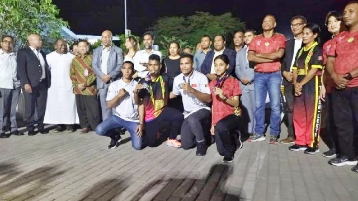 Bốn vận động viên đã giành được năm huy chương từ SEA Games 2021 tại lễ trao phần thưởng (Nguồn: Tatoli)