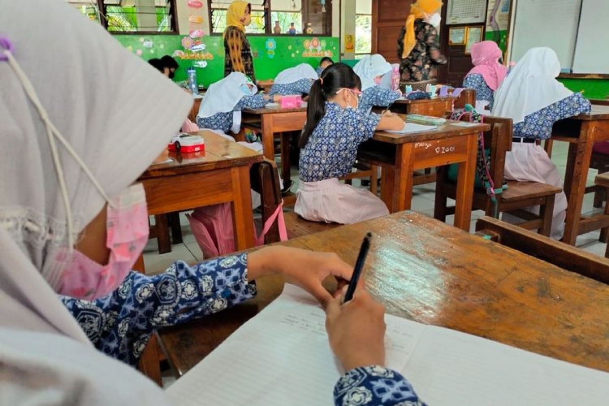 Ủy ban Bảo vệ Trẻ em Indonesia yêu cầu chính phủ đánh giá lại việc học trực diện trước sự gia tăng các ca nghi mắc viêm gan bí ẩn (Nguồn: Kompas)