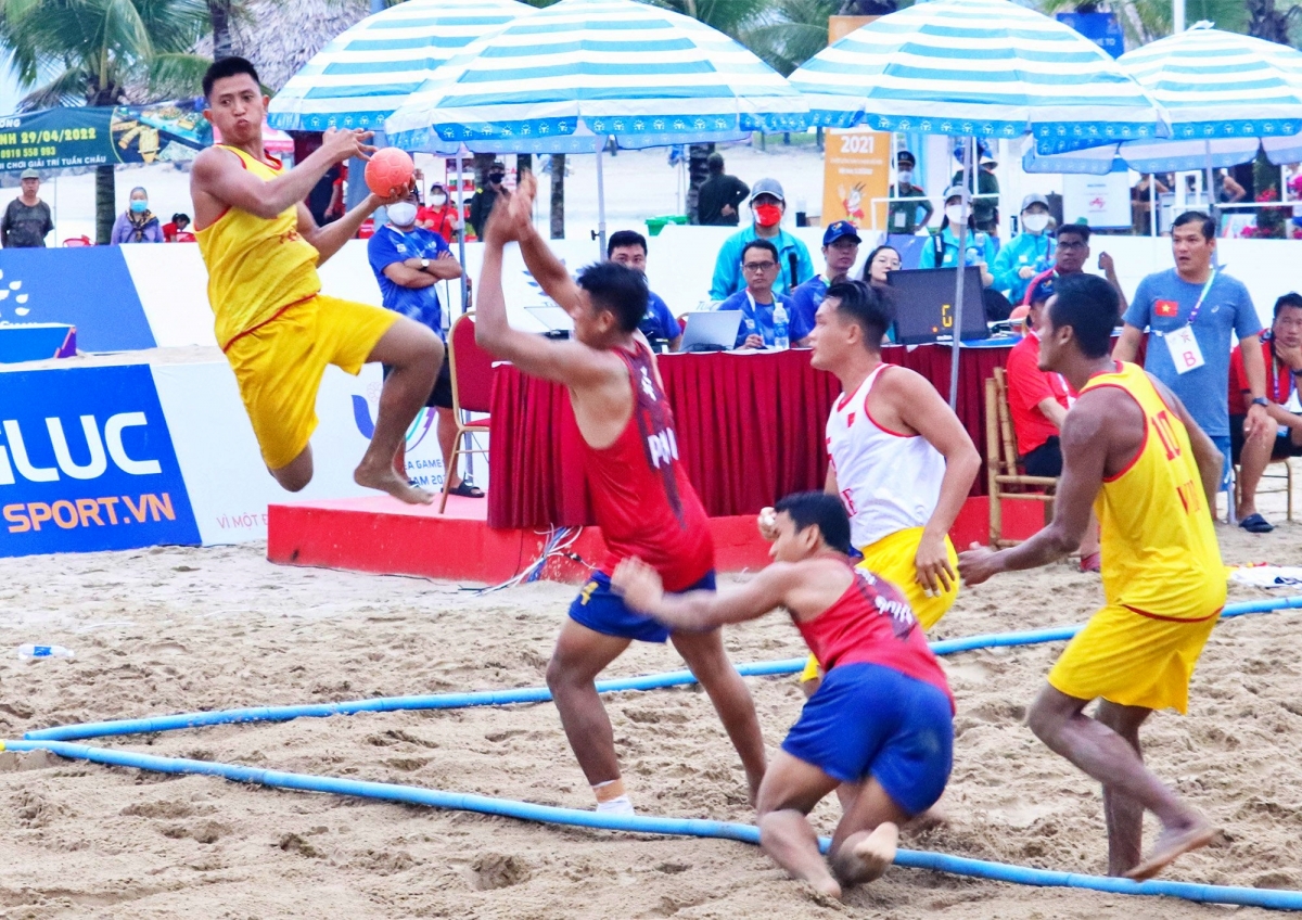 Đội tuyển bóng ném bãi biển Việt Nam thi đấu xuất sắc (Ảnh: Trường Giang).