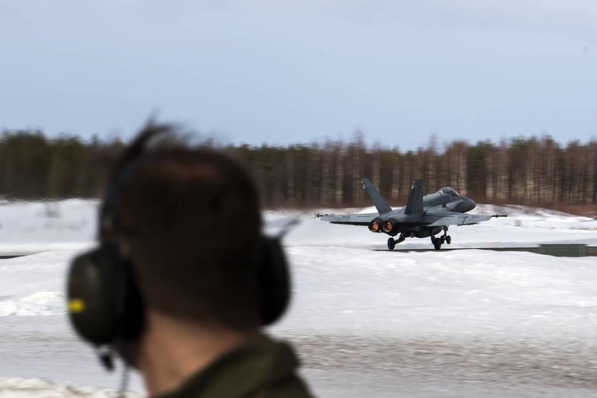 F-18 Hornet của Phần Lan rời Căn cứ Không quân Jokkmokk. Ảnh: Getty
