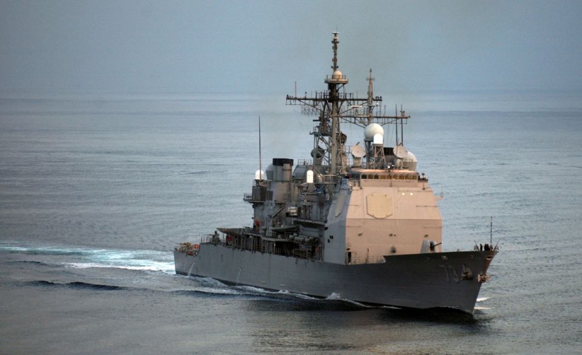 Tuần dương hạm mang tên lửa dẫn đường lớp Ticonderoga USS Port Royal của Mỹ. Ảnh: Reuters
