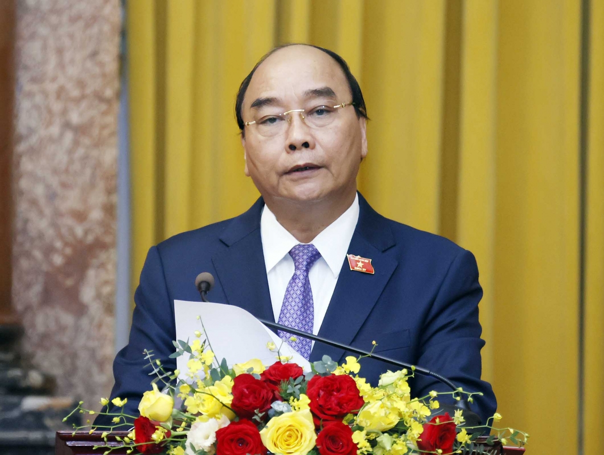 Chủ tịch nước Nguyễn Xuân Phúc phát biểu tại lễ thăng quân hàm. 