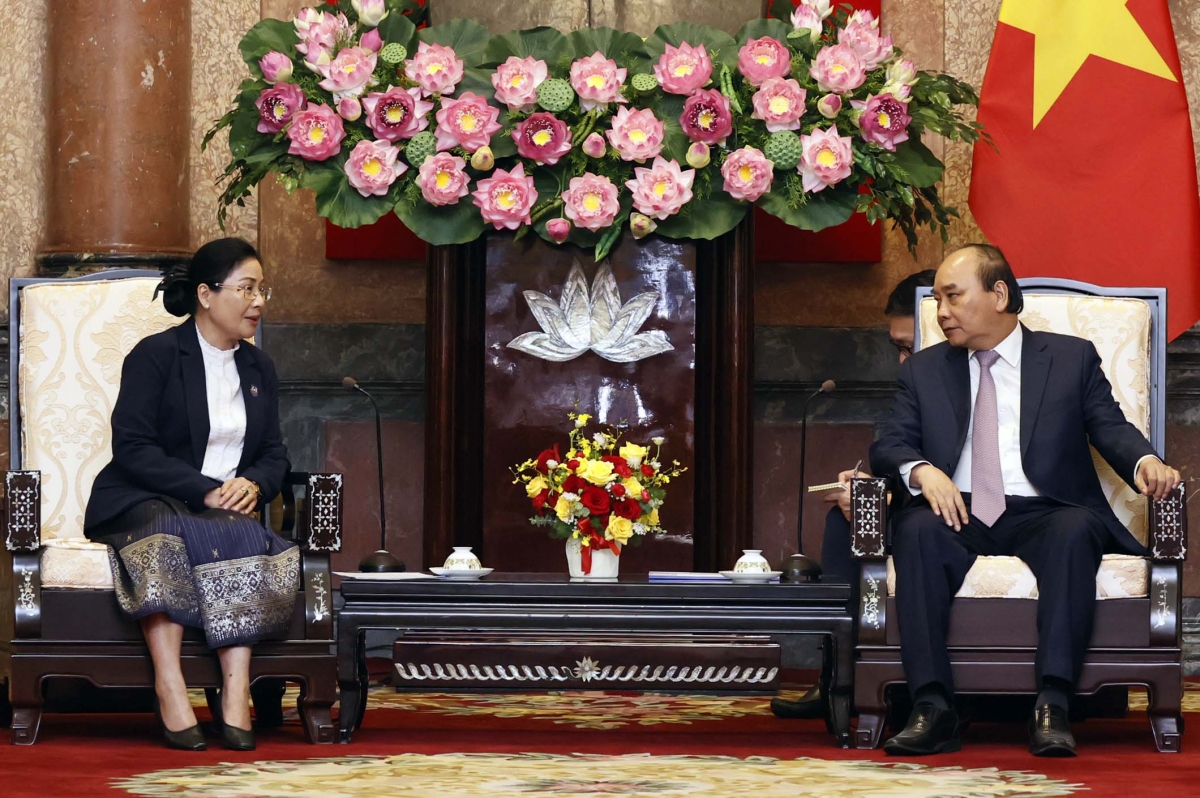  Chủ tịch nước Nguyễn Xuân Phúc tiếp bà Viengthong Siphandon, Bí thư Trung ương Đảng Nhân dân Cách mạng Lào, Chánh án Tòa án nhân dân tối cao Lào 