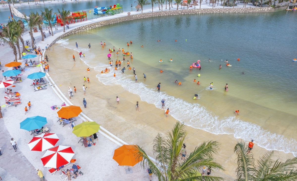 Chất sống nghỉ dưỡng biển theo phong cách resort trong lòng phố bên tổ hợp công viên biển tạo sóng Royal Wave Park.