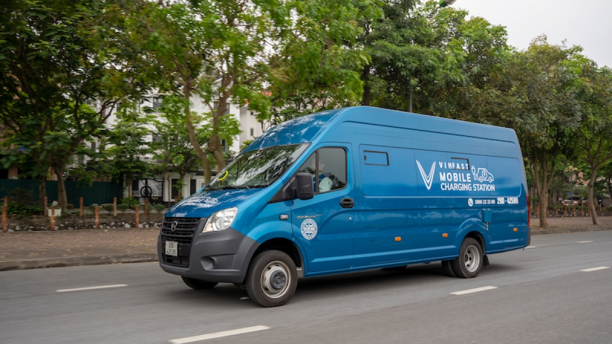 Dịch vụ cứu hộ pin 24/7 của VinFast mang đến sự an tâm cho khách hàng khi sử dụng ô tô điện.