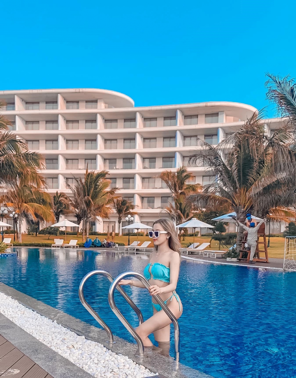 Thời điểm hiện tại, các khu nghỉ dưỡng trong hệ thống FLC hầu như đã kín chỗ dù sở hữu hàng nghìn phòng khách sạn 5 sao và villa cao cấp.