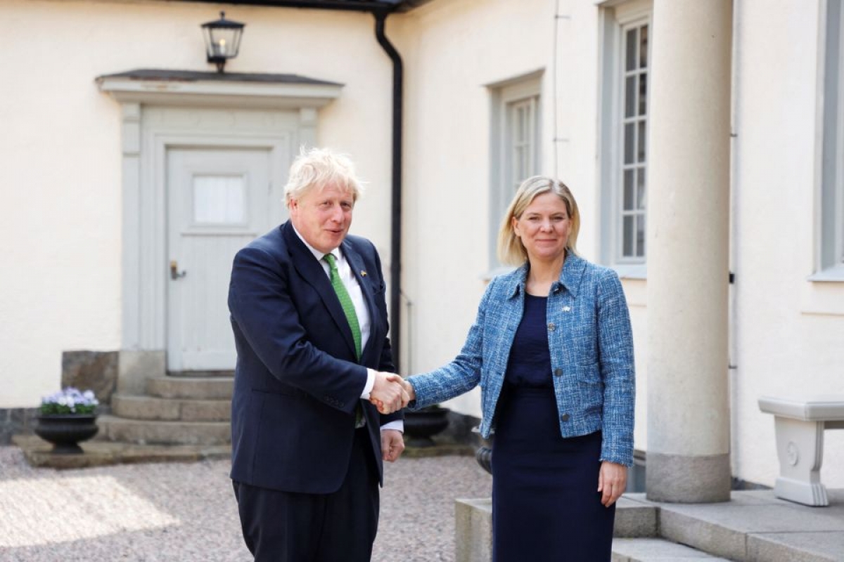 Thủ tướng Anh Boris Johnson gặp Thủ tướng Thụy Điển Magdalena Andersson tại Harpsund, Thụy Điển ngày 11/5/ 2022. Ảnh: Reuters