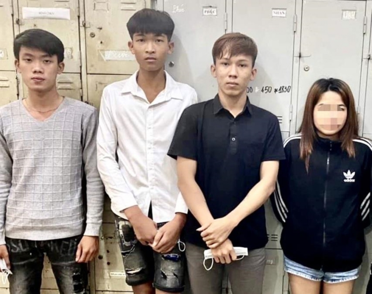 Nhóm thanh niên tham gia cuộc hỗn chiến. (Ảnh: Quang Anh)