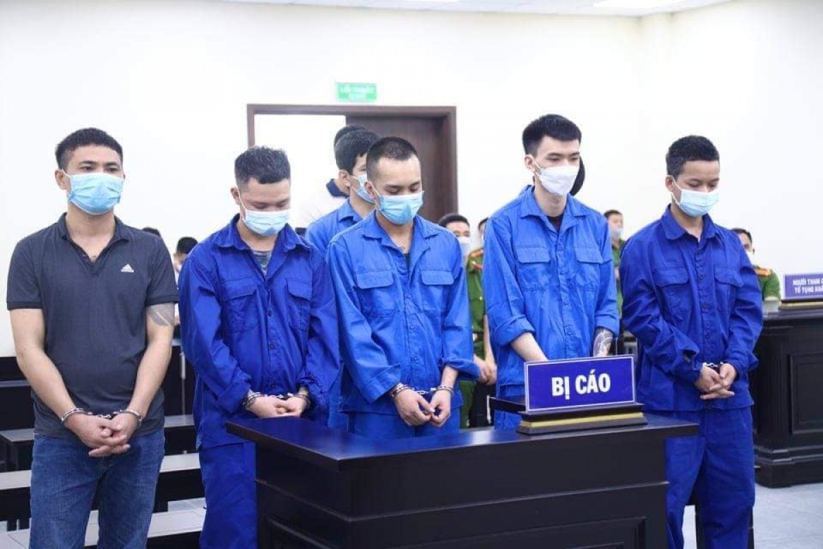 Các bị cáo tại phiên tòa ngày 5/5.