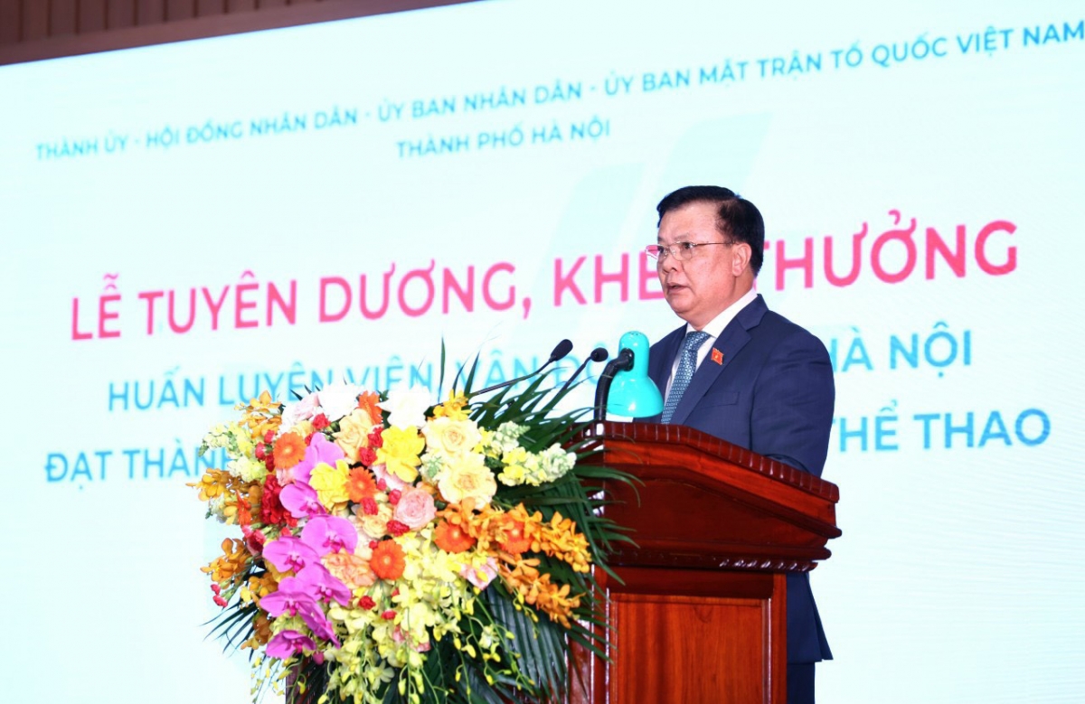 Bí thư Thành ủy Hà Nội Đinh Tiến Dũng chúc mừng thành tích của Đoàn Thể thao Hà Nội tại SEA Games 31