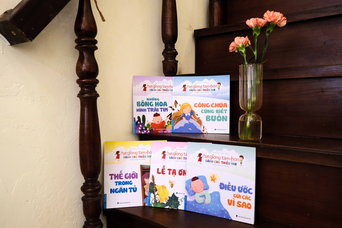 Bộ sách gồm 5 cuốn: “Công chúa cũng biết buồn”, “Điều ước gửi các vì sao”, “Lễ tạ ơn”, “Những bông hoa hình trái tim” và “Thế giới trong ngăn tủ”.