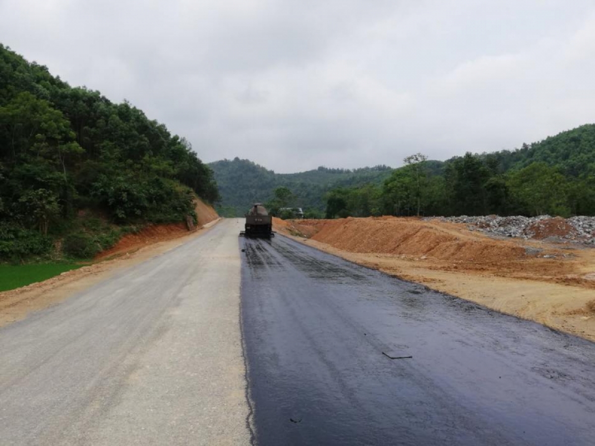 Dự án đường Hồ Chí Minh vẫn còn 171km chưa được bố trí vốn. (Ảnh minh họa: KT)