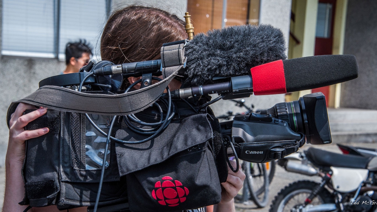 Một phóng viên của Đài truyền hình CBC của Canada ở Moscow. Ảnh: Themoscowtimes