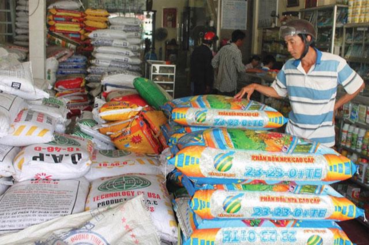 Từ đầu năm 2021 đến nay, giá phân bón trên thị trường thế giới và trong nước liên tục tăng cao. (Ảnh minh họa: KT)