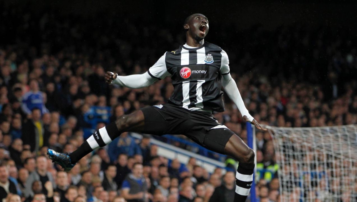 Cisse ghi siêu phẩm vào lưới Chelsea ngày này 10 năm trước. (Ảnh: Getty).