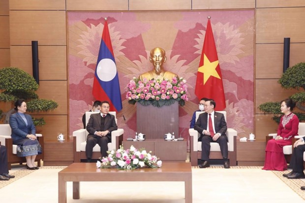 Chủ tịch Quốc hội Vương Đình Huệ và Phu nhân tiếp Chủ tịch Quốc hội Lào Xaysomphone Phomvihane và Phu nhân. (Ảnh: Doãn Tấn/TTXVN)