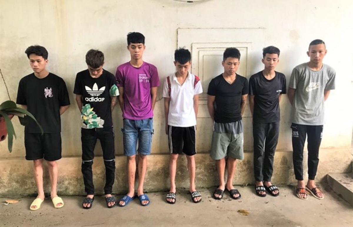 Các đối tượng tại cơ quan công an.