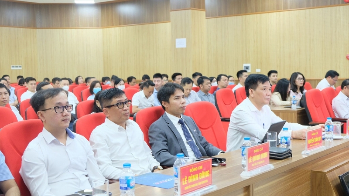 Đại biểu, doanh nghiệp tham dự hội nghị.