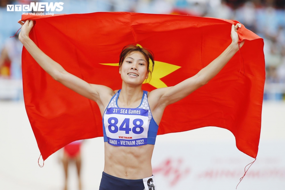 VĐV Bùi Thị Nguyên giành HCV 100m vượt rào nữ môn điền kinh tại SEA Games 31.