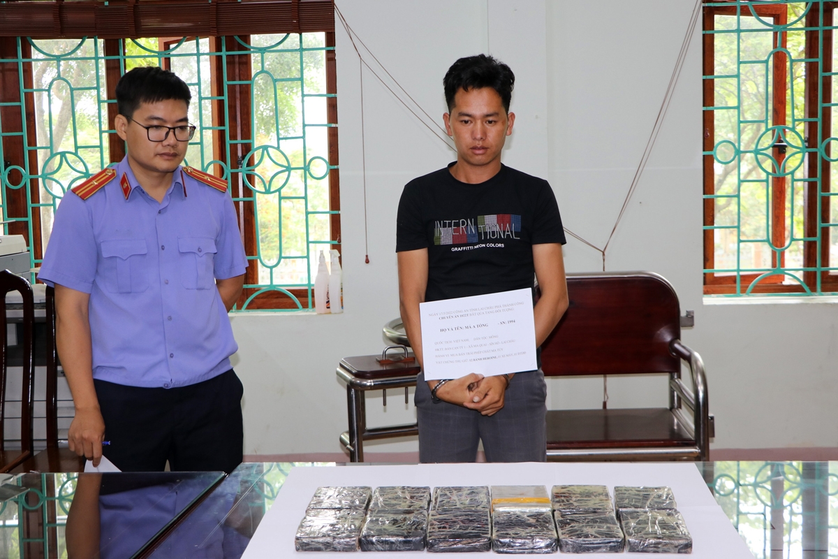 Má A Tồng cùng tang vật phạm tội