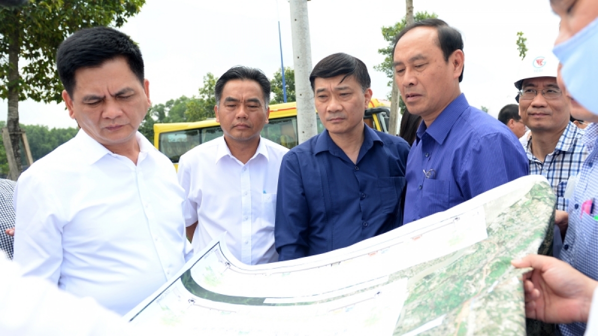 Đoàn Giám sát Uỷ ban Kinh tế Quốc hội đi thực địa Vành đai 3 hôm 19/5/2022 (ảnh T.T)