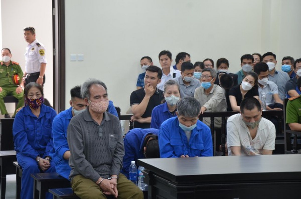 Bị cáo và người liên quan tại phiên tòa
