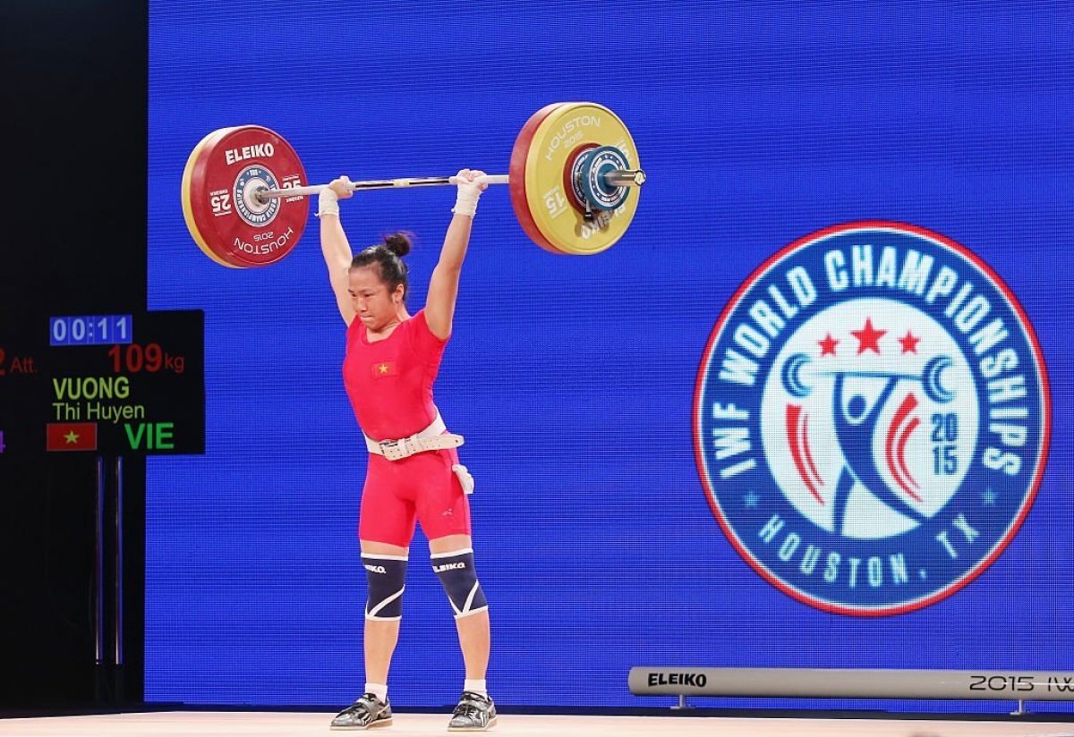 Vương Thị Huyền vắng mặt khiến cử tạ Việt Nam gặp nhiều thách thức ở SEA Games 31. (Ảnh: Getty).