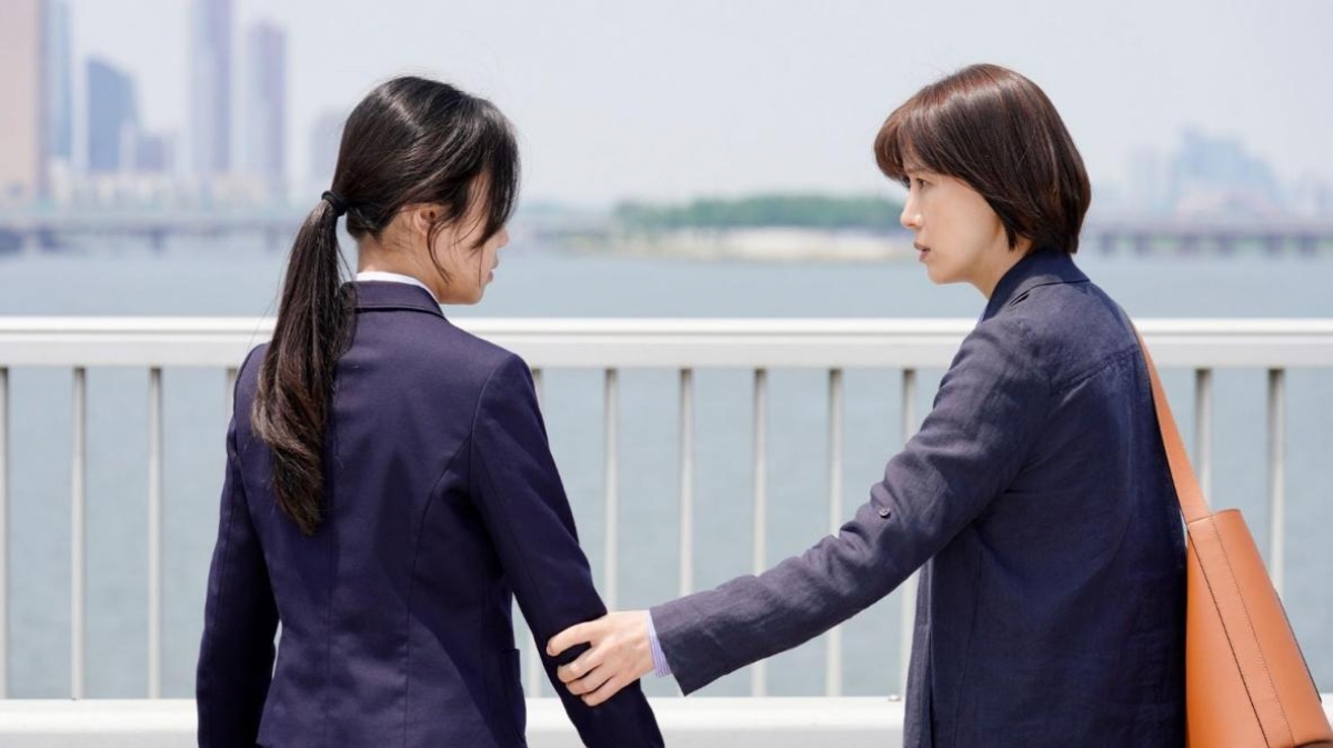 Phim bắt đầu khi hai nhân vật chính vô tình gặp nhau giữa khoảnh khắc tăm tối nhất.