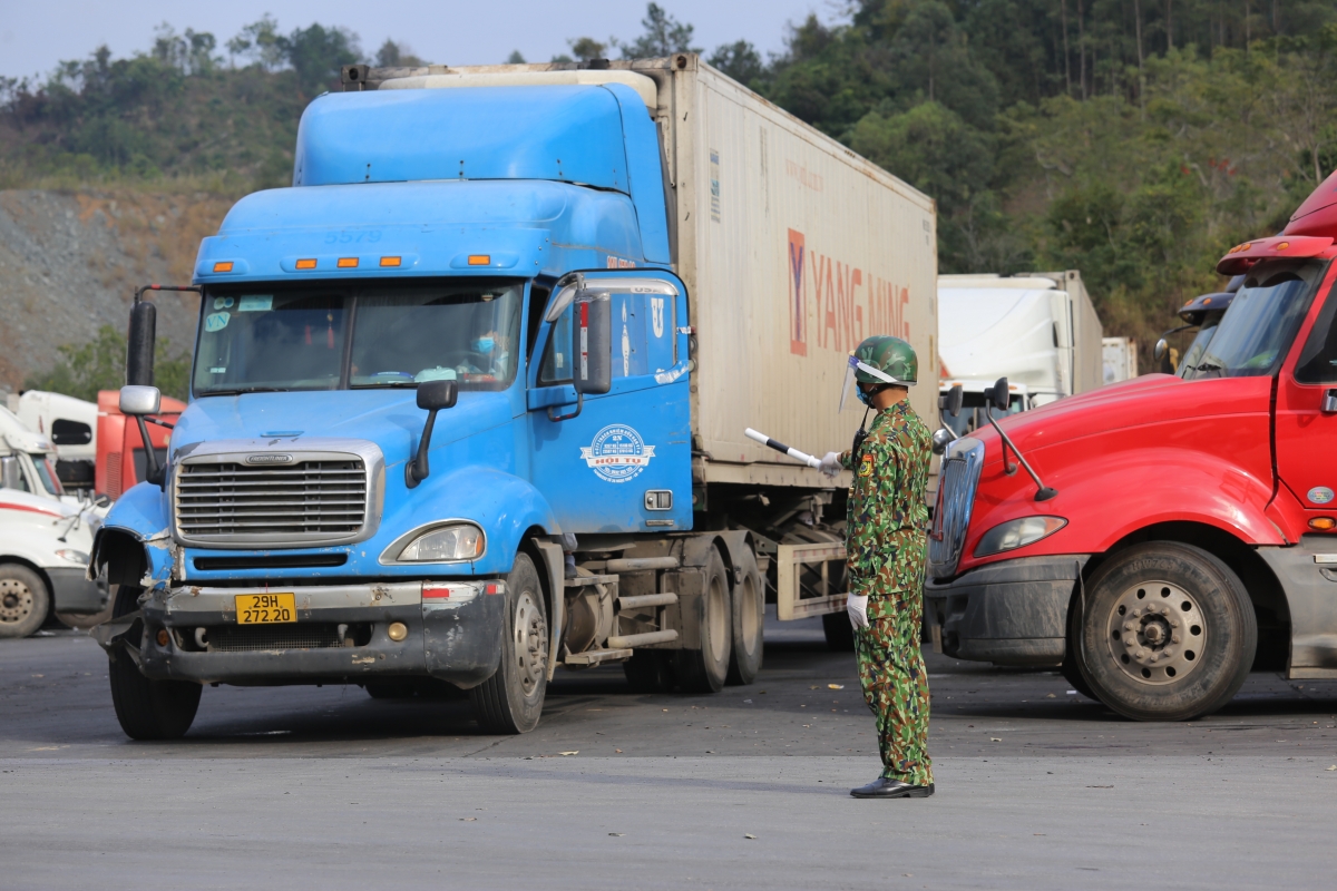 Thực hiện chỉ đạo của Phó Thủ tướng Chính phủ Lê Văn Thành, UBND tỉnh Lạng Sơn đã chỉ đạo các sở, ngành liên quan nhanh chóng xây dựng kế hoạch để tổ chức thiết lập “vùng xanh” an toàn tại các cửa khẩu để đảm bảo công tác chống dịch COVID-19 ở mức độ cao nhất để thúc đẩy hoạt động XNK hàng hóa