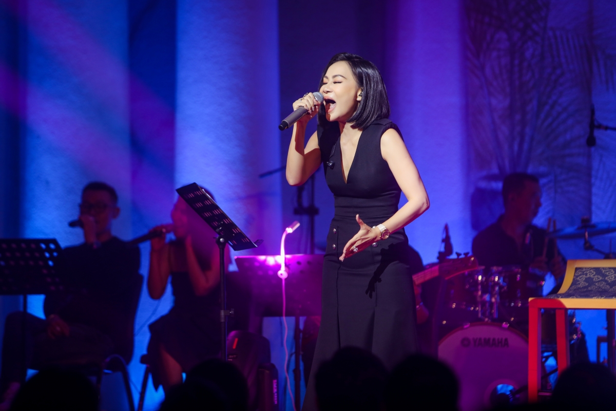 Thu Minh  “bùng cháy” dữ dội với những bản hit đình đám như 