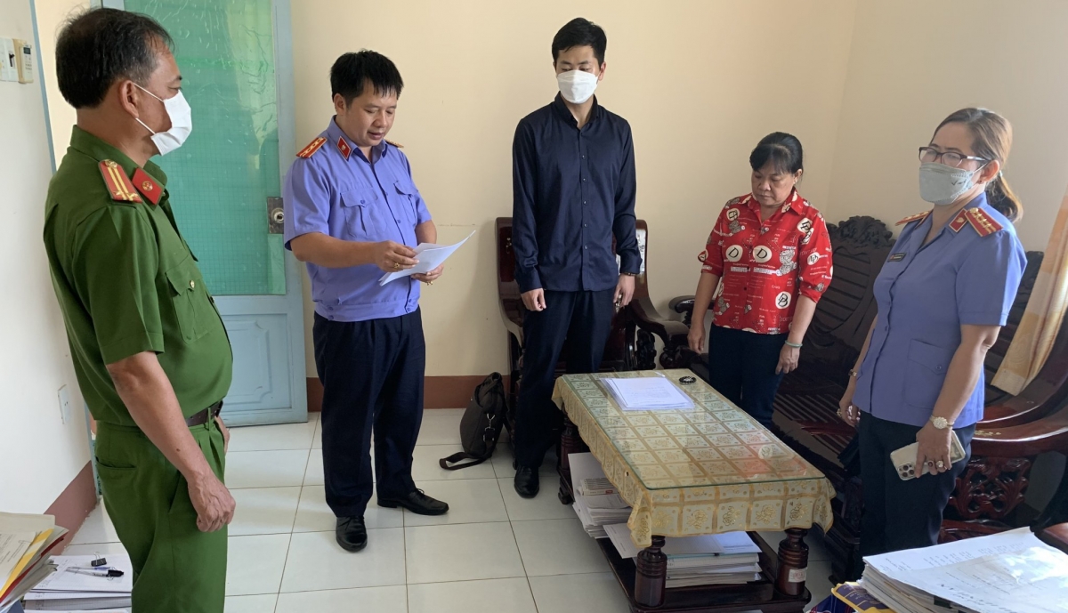 Khởi tố bị can, thi hành lệnh bắt bị can để tạm giam bà Nguyễn Thị Ngọc Tuyền (Ảnh: Minh Tuấn)