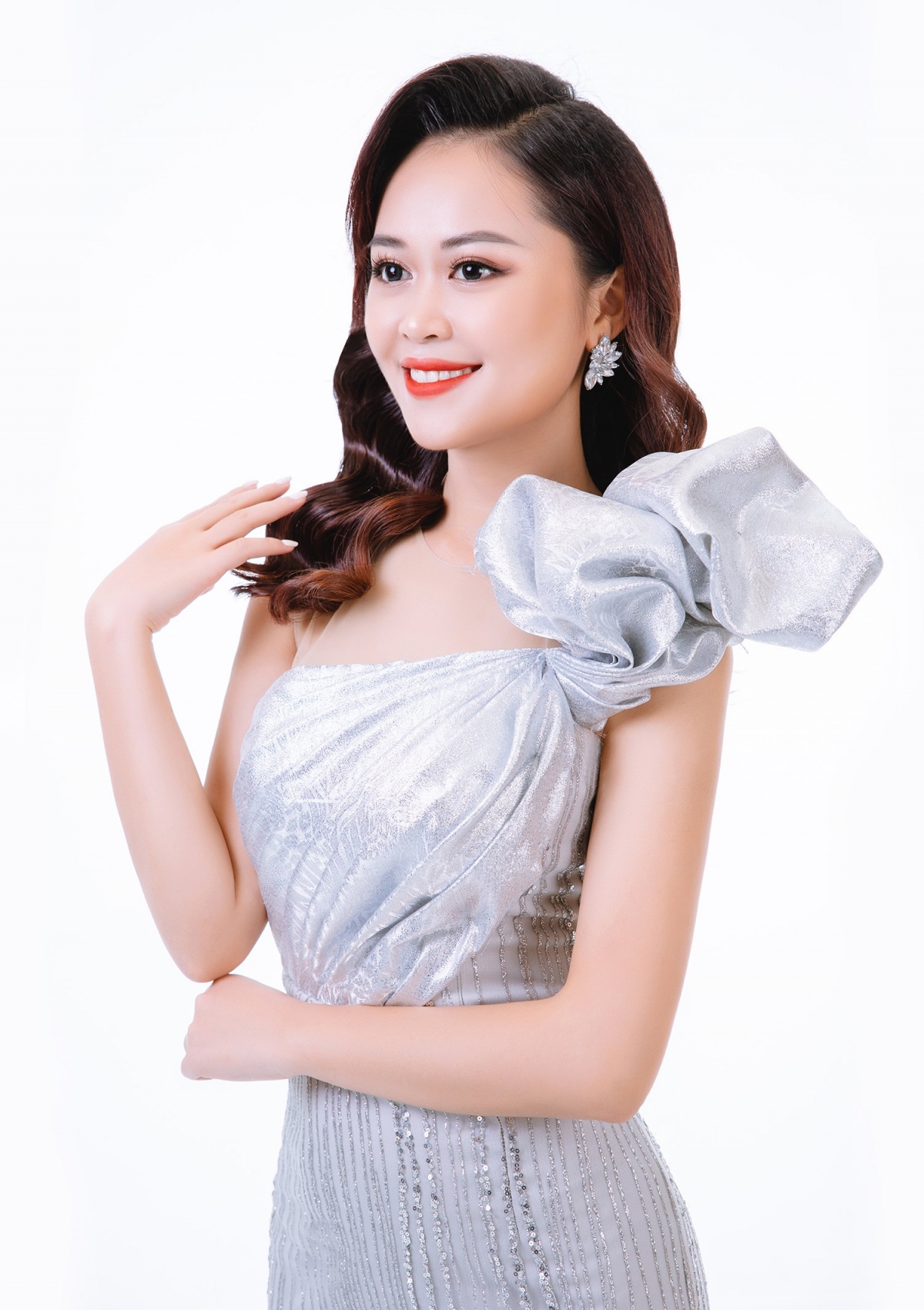 Thí sinh Mạc Thị Trầm Lan sinh năm 2001, sở hữu chiều cao 1m73, số đo 3 vòng 80-63-91. Hiện là sinh viên trường Đại học Y Dược - Đại học Thái Nguyên