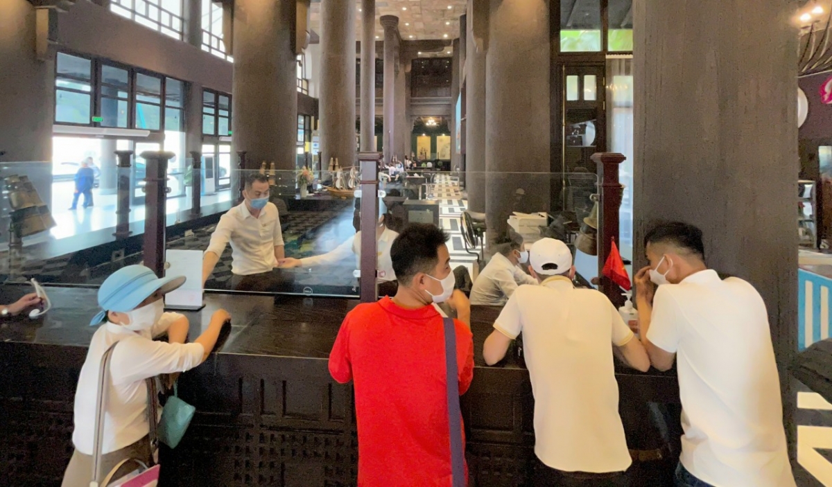 Việc thiếu lao động ảnh hưởng không nhỏ tới ngành du lịch vào dịp cao điểm.