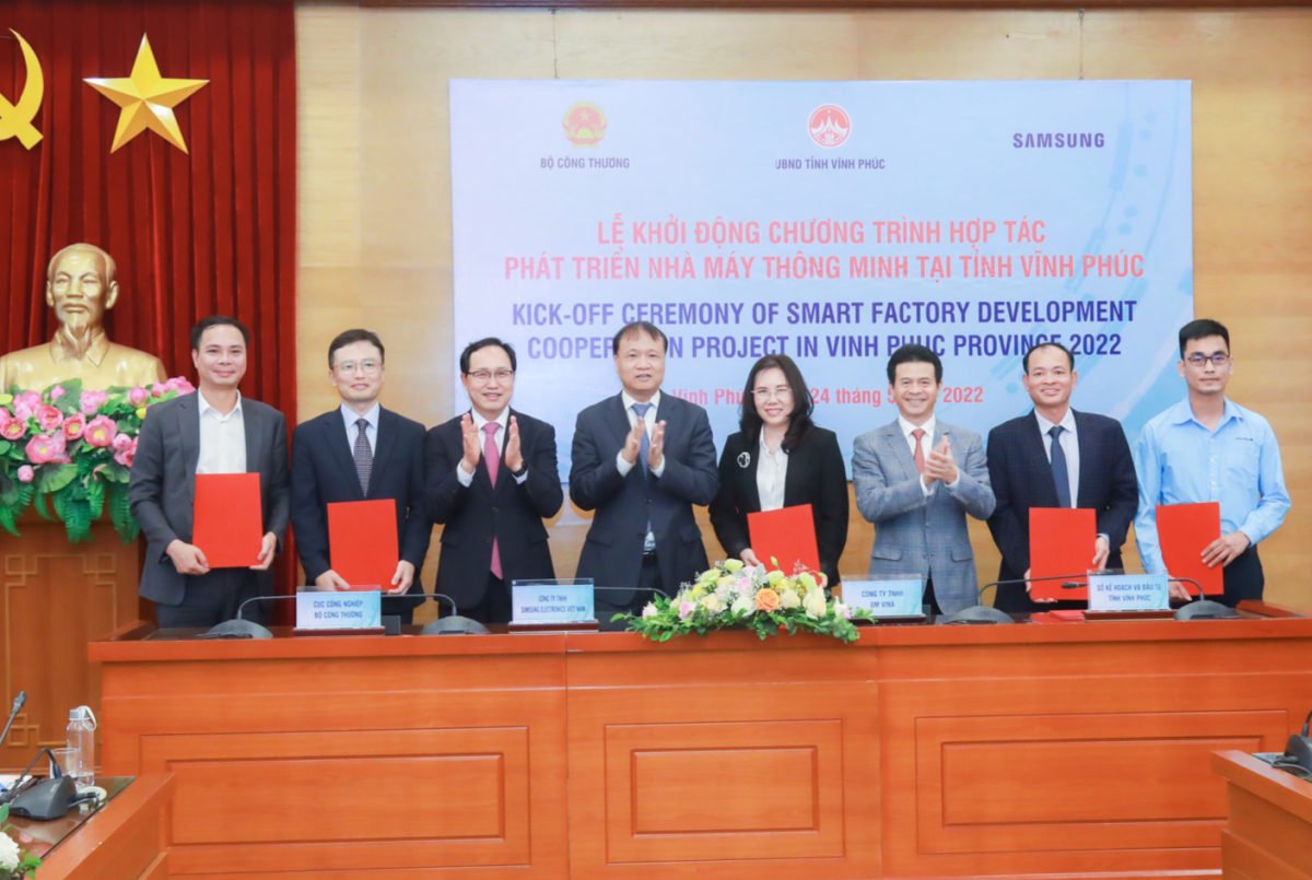 Lễ ký kết biên bản ghi nhớ chương trình tư vấn hỗ trợ phát triển nhà máy thông minh tại Vĩnh Phúc.