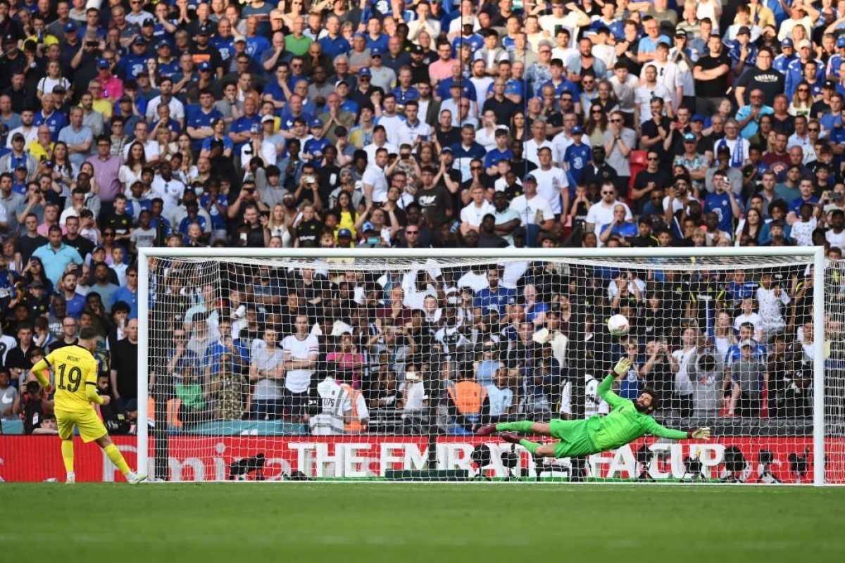 Mason Mount sút hỏng. (Ảnh: Getty)