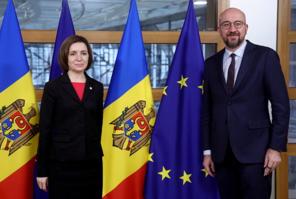 Tổng thống Moldova Maia Sandu và Chủ tịch Hội đồng châu Âu Charles Michel trong cuộc gặp tại Brussels, Bỉ ngày 15/12/2021. Ảnh: Reuters
