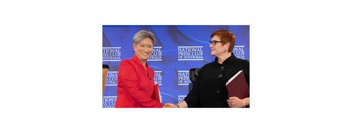 Nghị sỹ Marise Payne (phải) và Nghị sỹ Penny Wong (trái) tại cuộc tranh luận. (Nguồn: Andrew TaylorForeign)