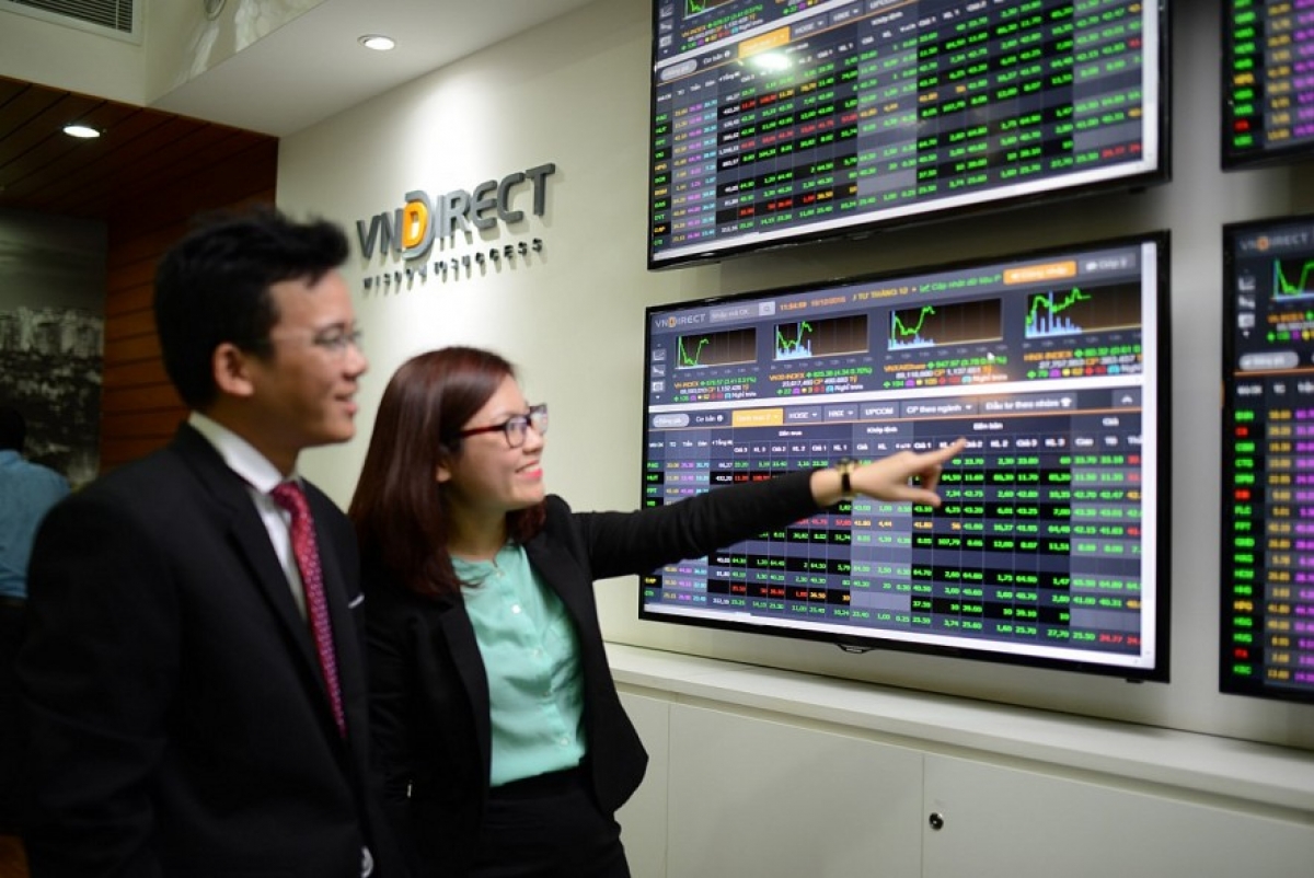 Theo đánh giá chung, nếu được FTSE nâng hạng lên thị trường mới nổi thứ cấp, thị trường chứng khoán Việt Nam có cơ hội chuyển mình trong việc nâng cao sức cạnh tranh và thu hút vốn đầu tư nước ngoài, đặc biệt là từ các quỹ đầu tư quốc tế. (Ảnh minh họa: KT).