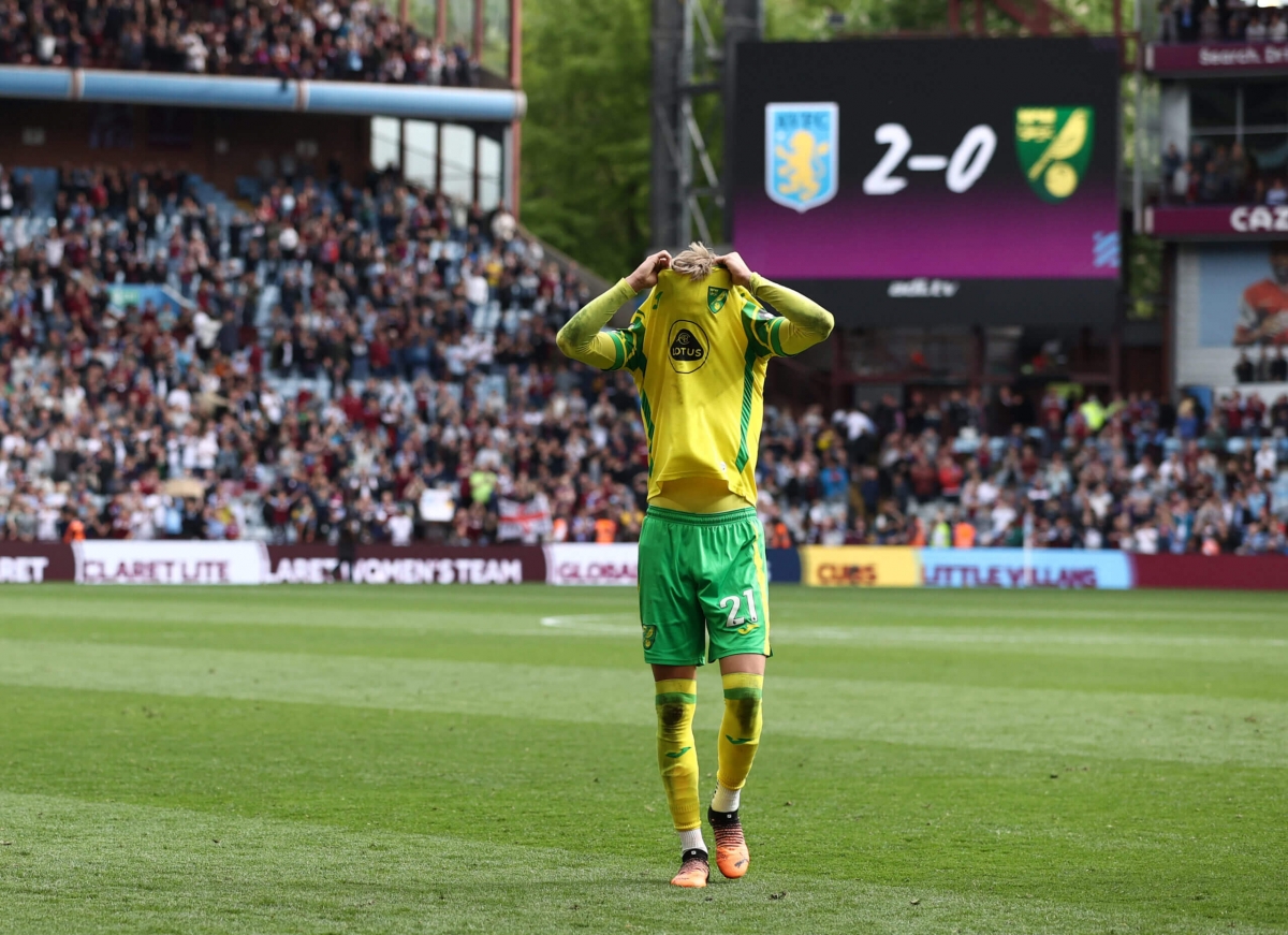 Norwich chính thức xuống hạng sau trận thua Aston Villa 0-2. (Ảnh: Getty)