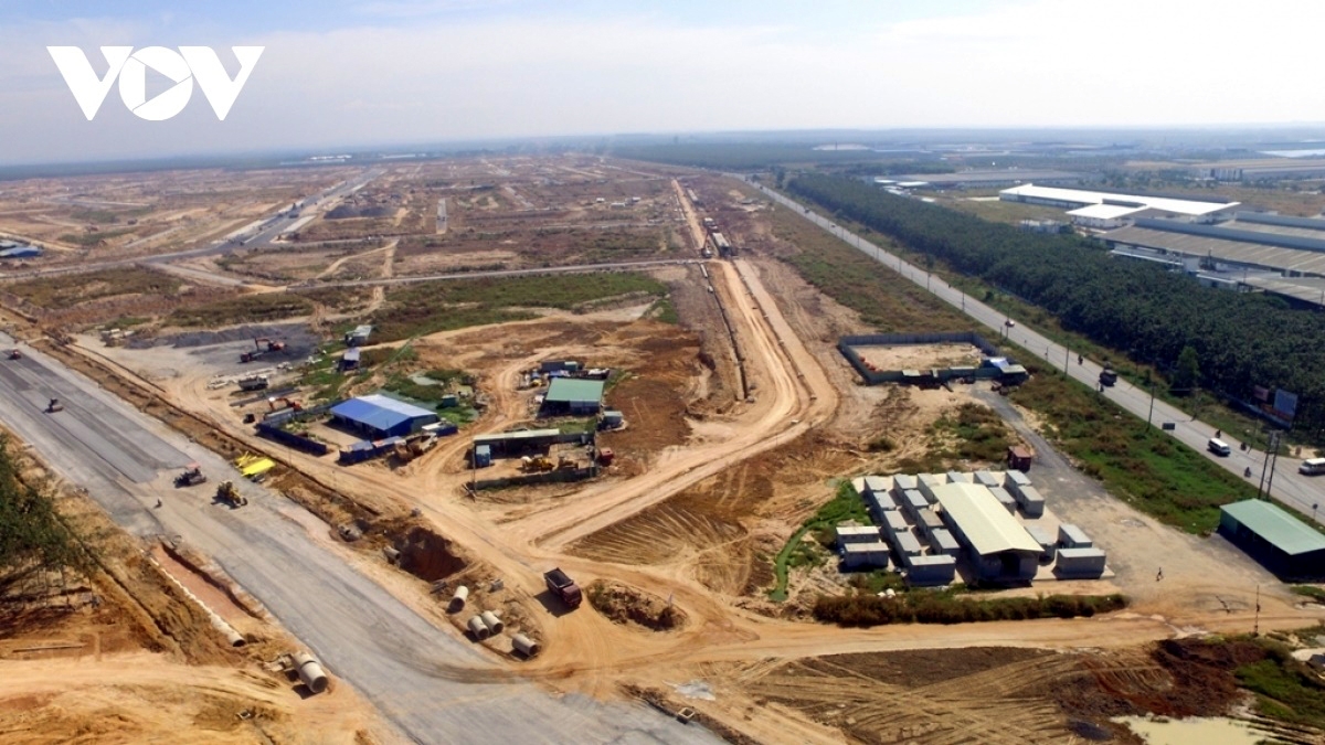 Các đơn vị thi công đang đẩy nhanh tiến độ GPMB đáp ứng tiến độ khởi công xây dựng sân bay Long Thành.