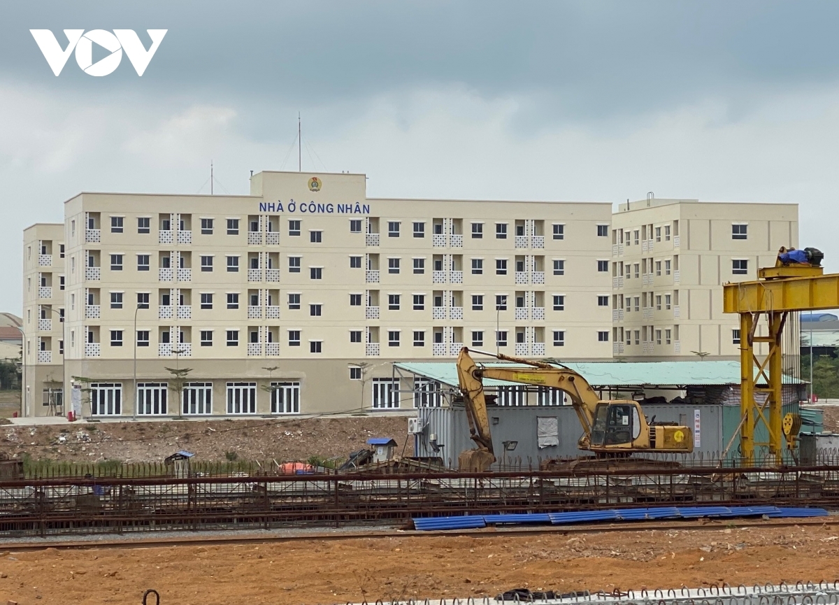 Vấn đề phát triển nhà ở xã hội, nhà ở cho công nhân vẫn còn nhiều vướng mắc.