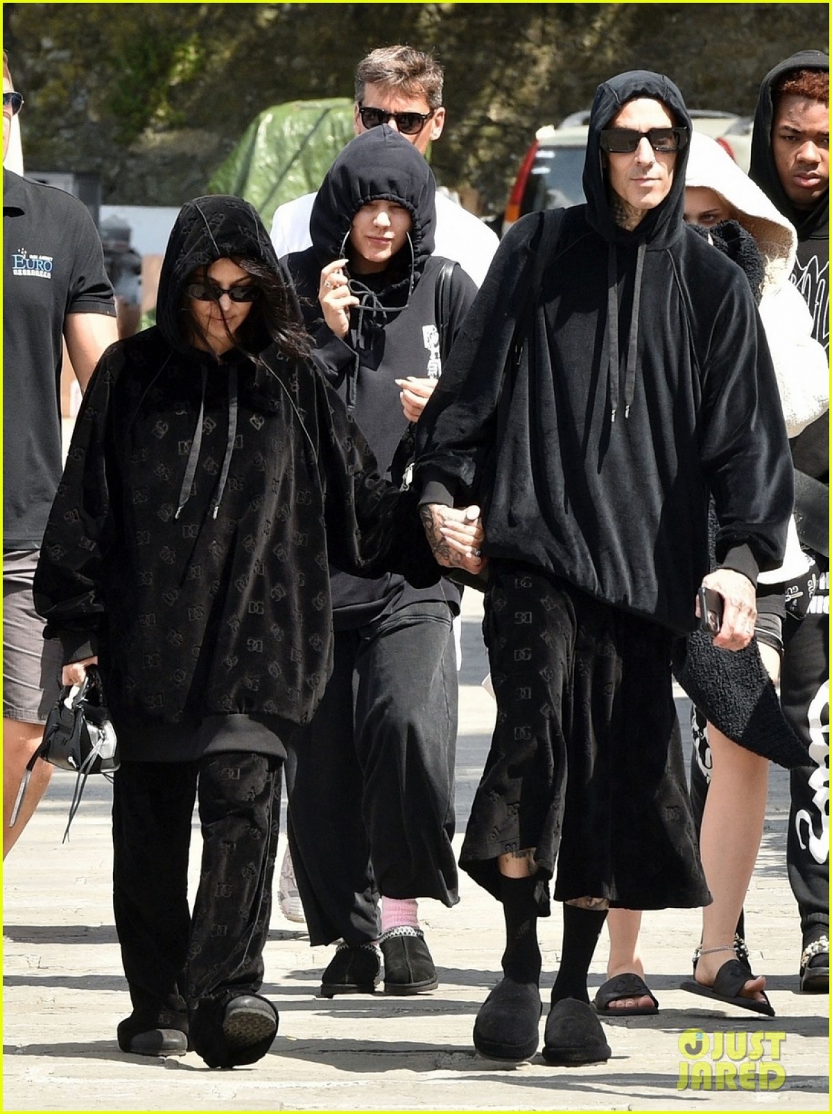 Kourtney Kardashian và Travis Barker không cho phép chụp ảnh ở lễ cưới.