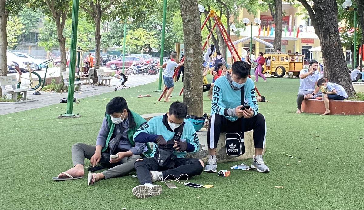 “Quá nản” là câu trả lời của những shipper khi được hỏi vào thời điểm giá xăng liên tục lập đỉnh.